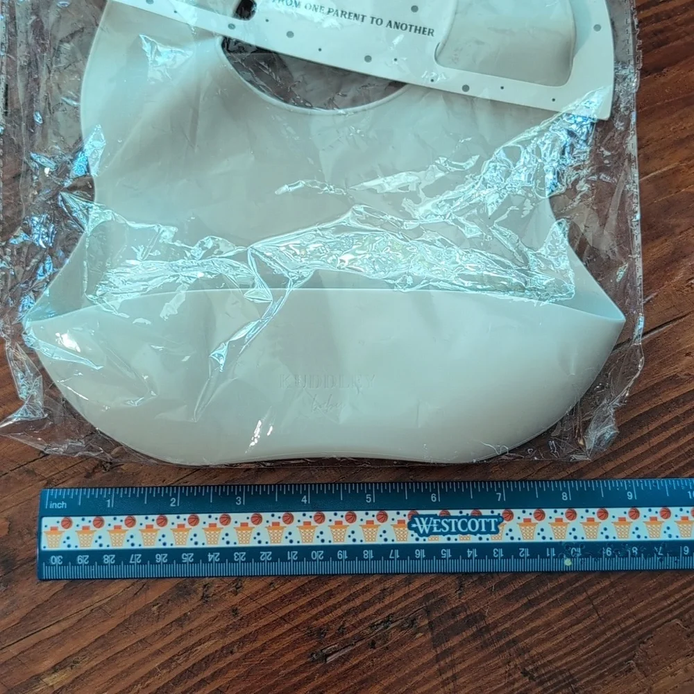 Baby * Toddler Silicone Bib * Kuddley Baby * Brand New In PKG * Food Safe *